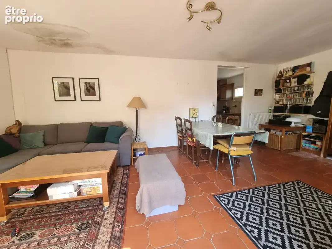EXCLUSIVITE A MONTMEYAN !! Villa indépendante de 70m2 sur une parcelle de 1700m2 environ avec garage et vue - photo 8