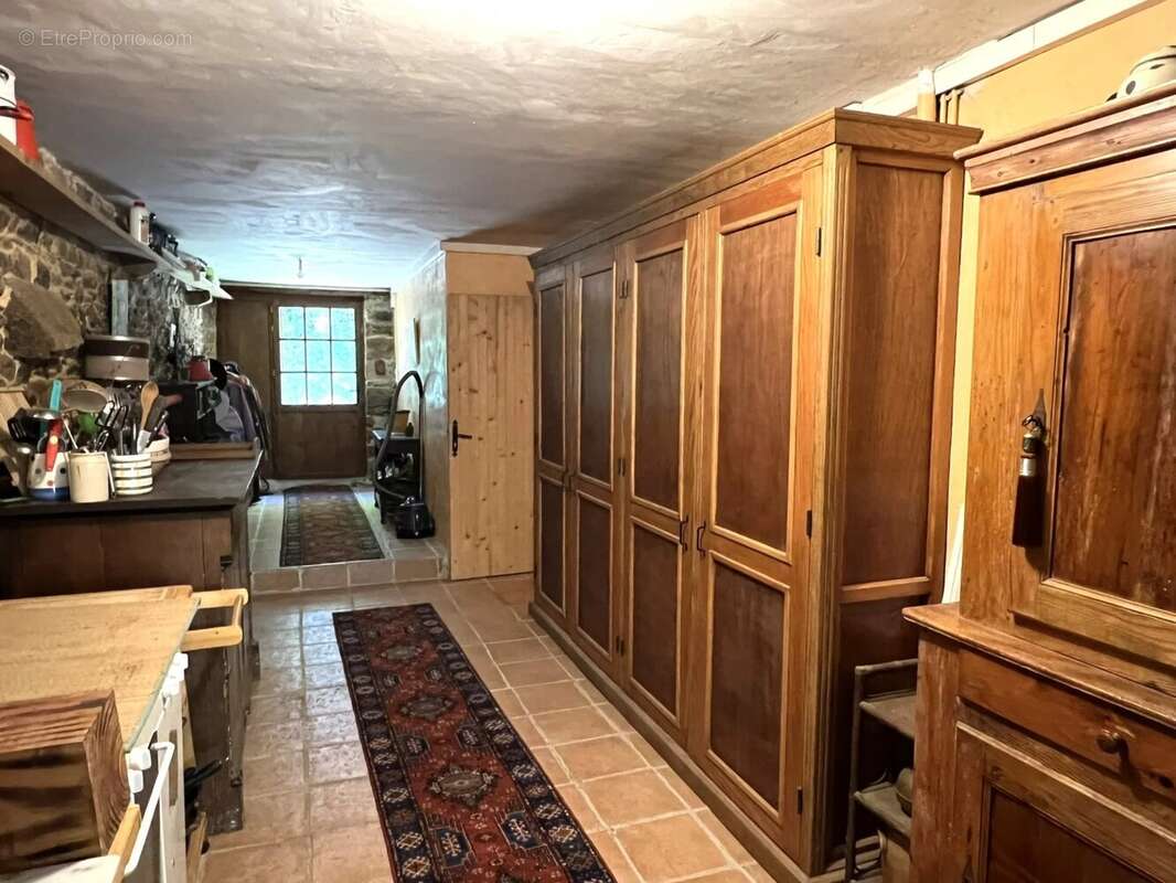 Maison en pierre de 300m² - 4 chambres et jardin joli - photo 6