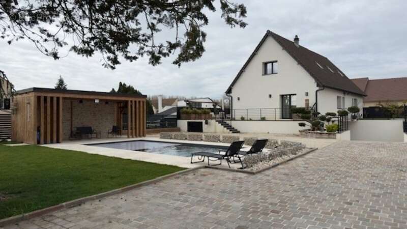Maison à SAINT-MAURICE-MONTCOURONNE