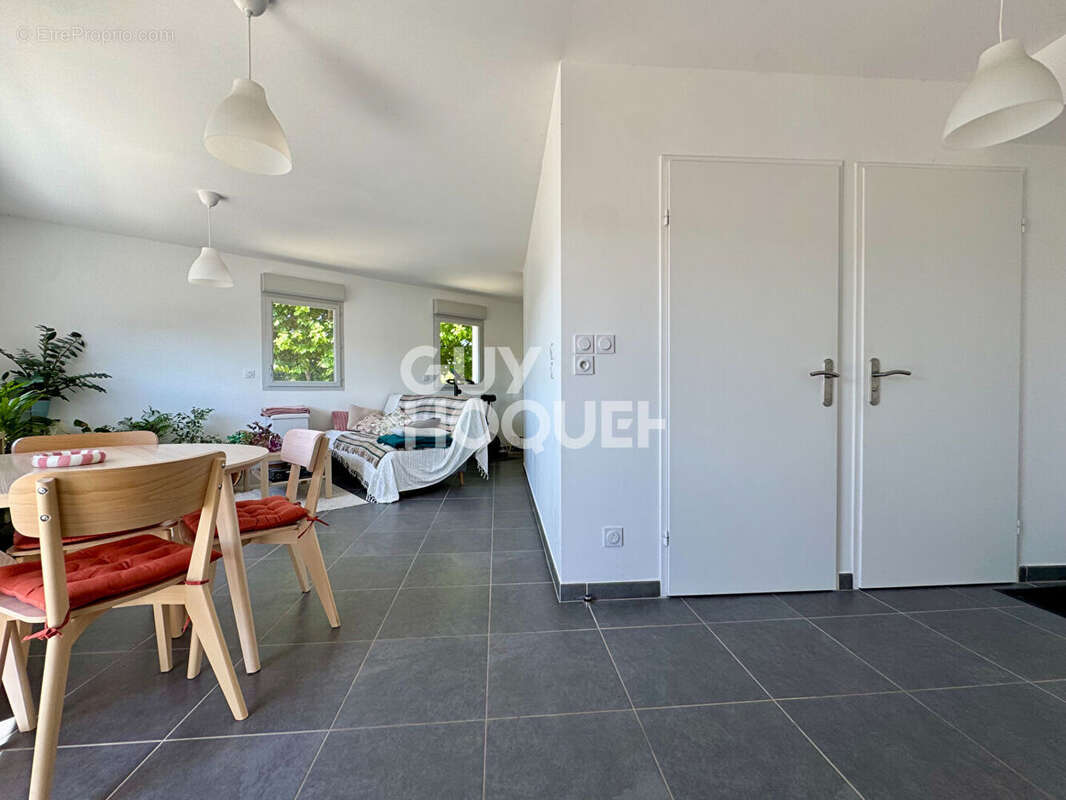 Appartement à CHATEAUNEUF-DE-GADAGNE