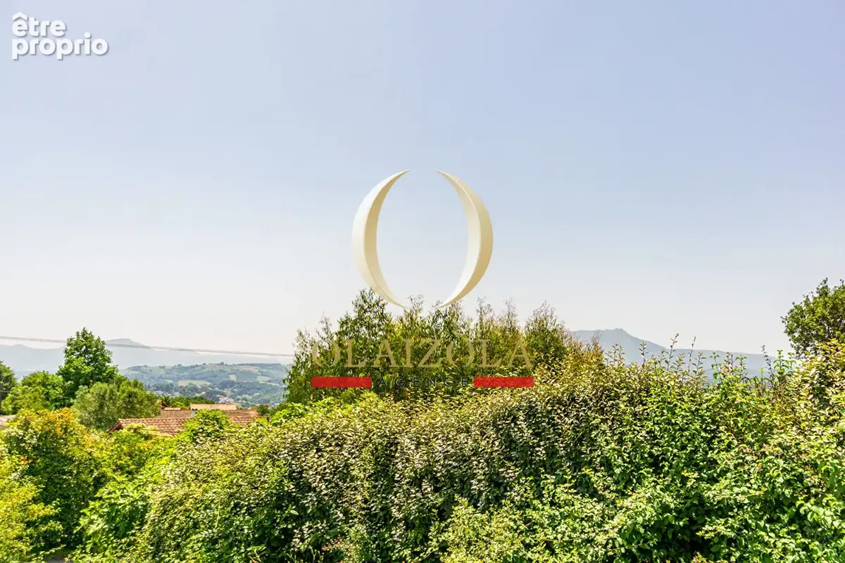 SAINT PÉE SUR NIVELLE - Maison à rénover avec vue et fort potentiel. - photo 3