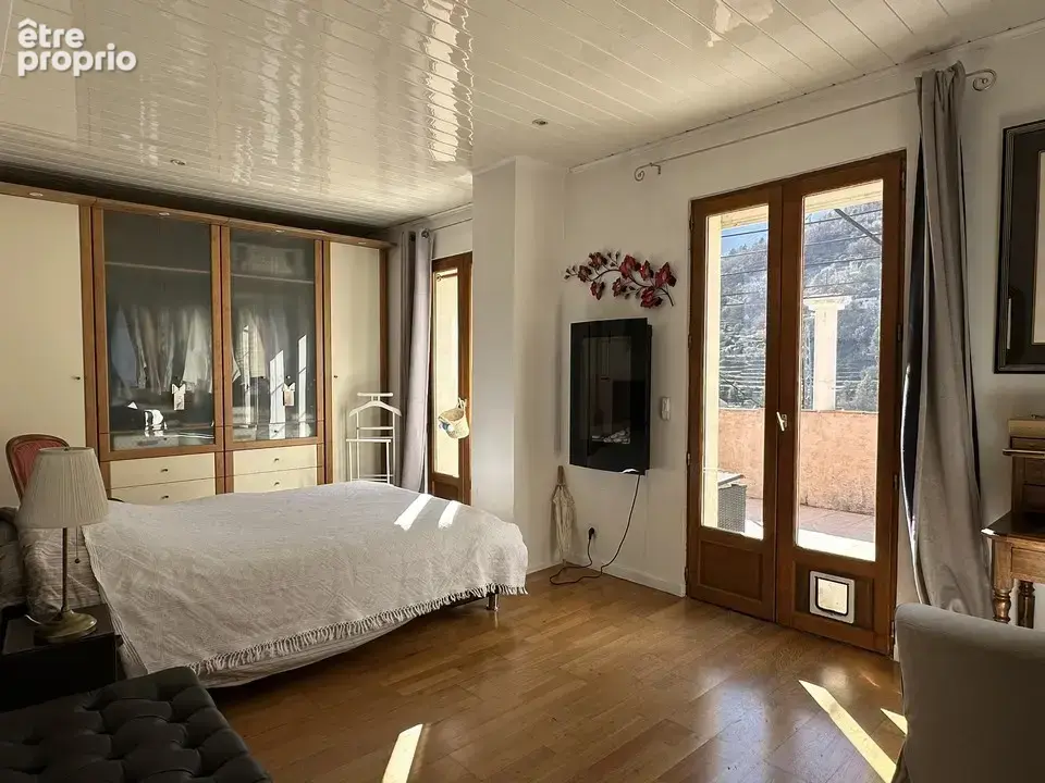 Villa 5 pièces de 128 m2 avec très grande terrasse, parking et terrains. - photo 14
