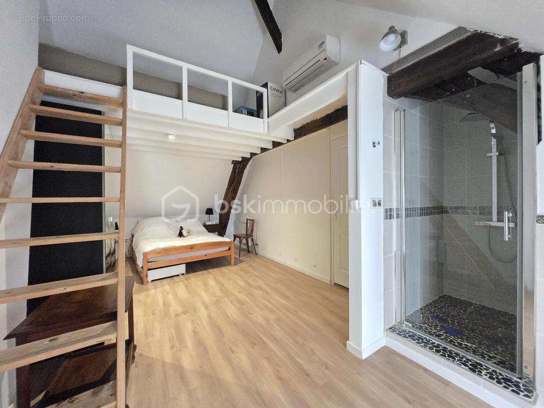 Maison à SAINT-MARTIN-DES-CHAMPS