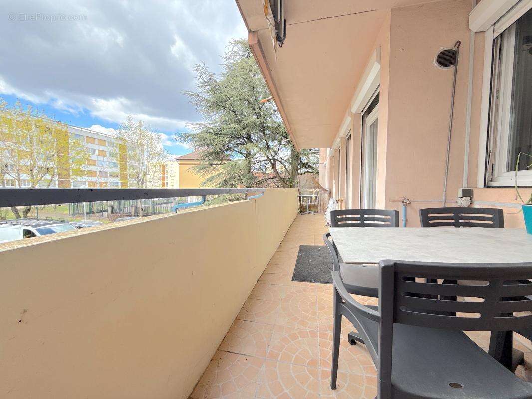 Appartement à CHENOVE