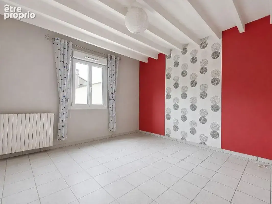 Maison de bourg du XIXe siècle,183 m², avec terrain et dépendances - VERNOIL LE FOURRIER (49390) - photo 5