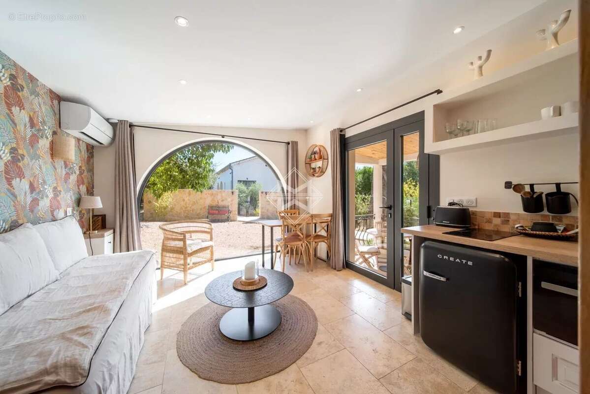 Maison à ROQUEFORT-LES-PINS