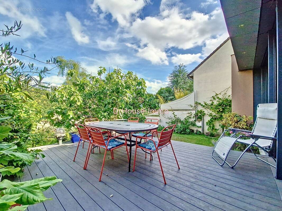 Maison à LES CLAYES-SOUS-BOIS