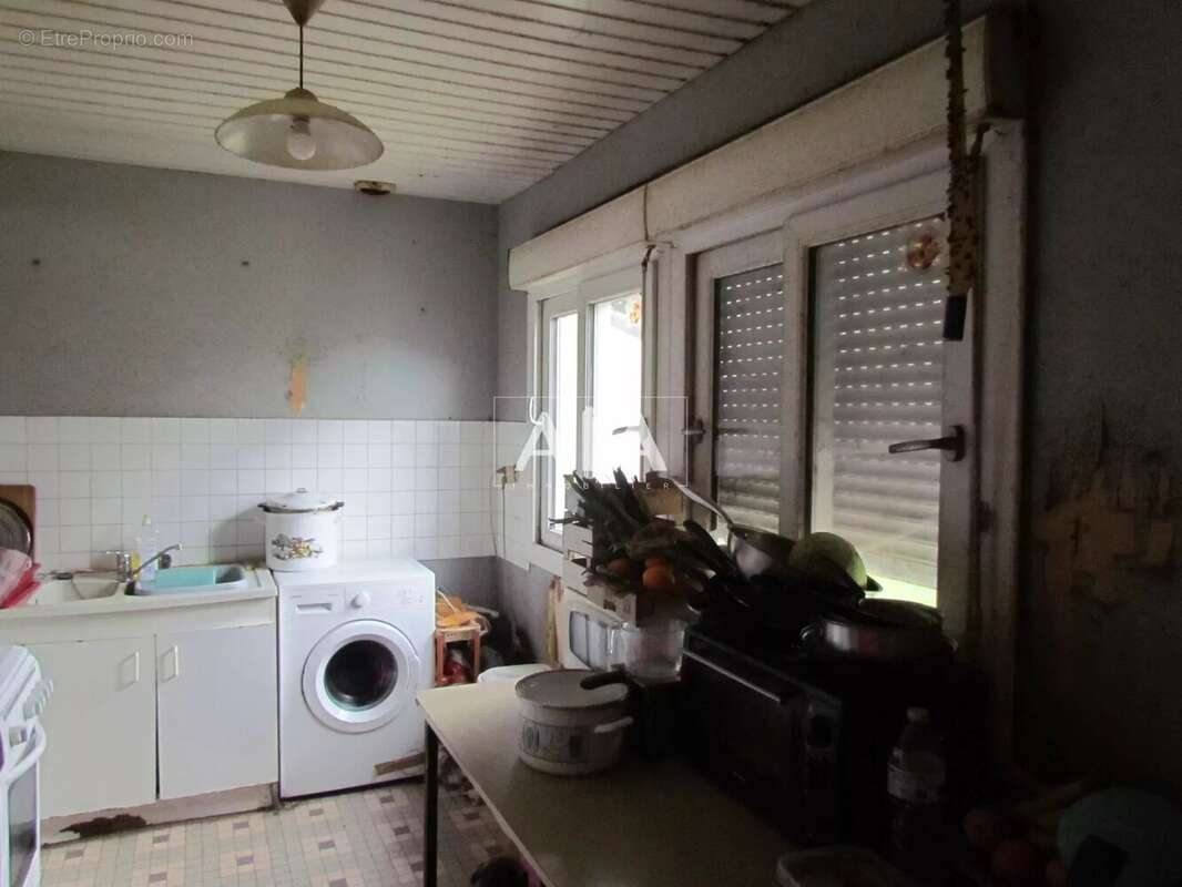 Maison à LES ADJOTS