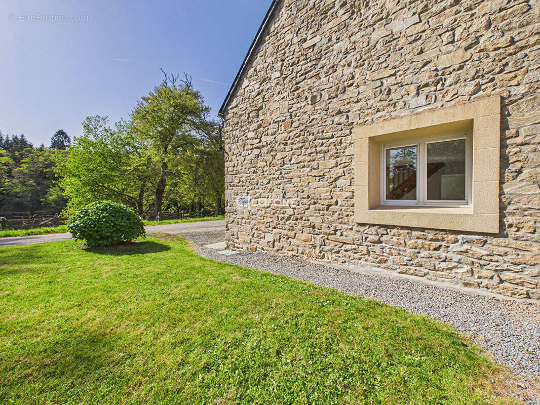 Maison à SAINT-EVARZEC