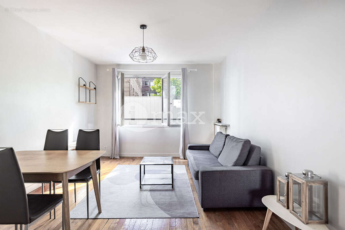 Appartement à COURBEVOIE