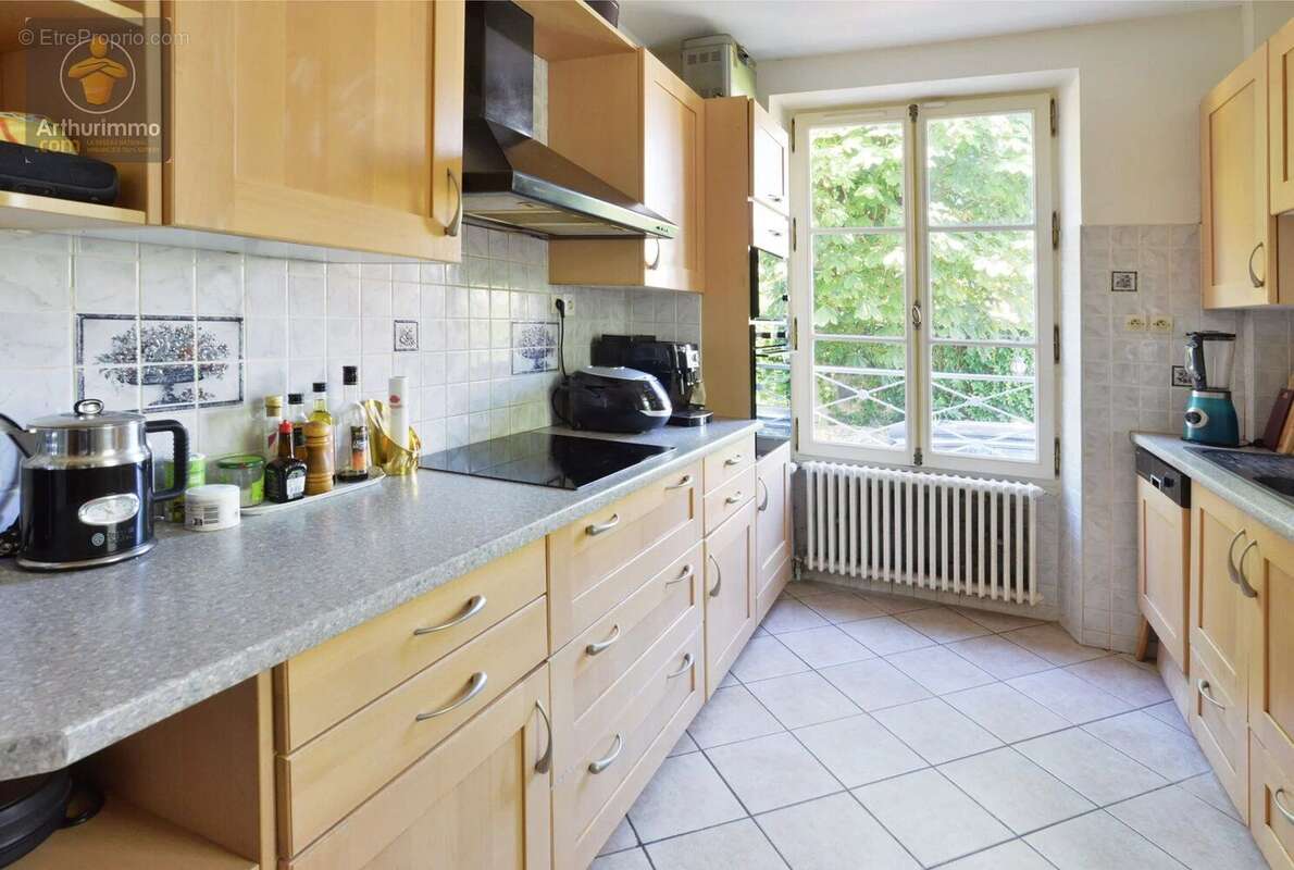 Maison à MANDRES-LES-ROSES