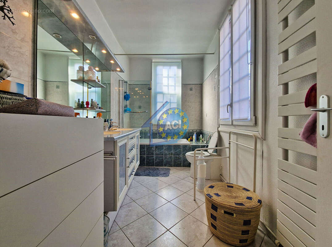 Hôtel particulier - Centre-ville Mantes-la-Jolie - 342.05m² habitables - Garages - Caves - photo 11
