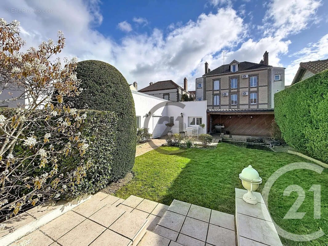 Maison à SAINTE-SAVINE