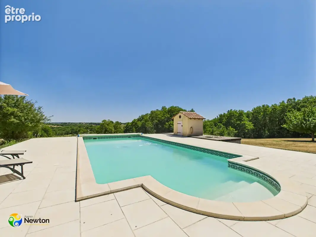 LOT-proche PUY L'EVEQUE  (130m2), Une maison en pierre rénovée offrant une vue panoramique, un terrain de 1,79 hectare, une pisc - photo 15