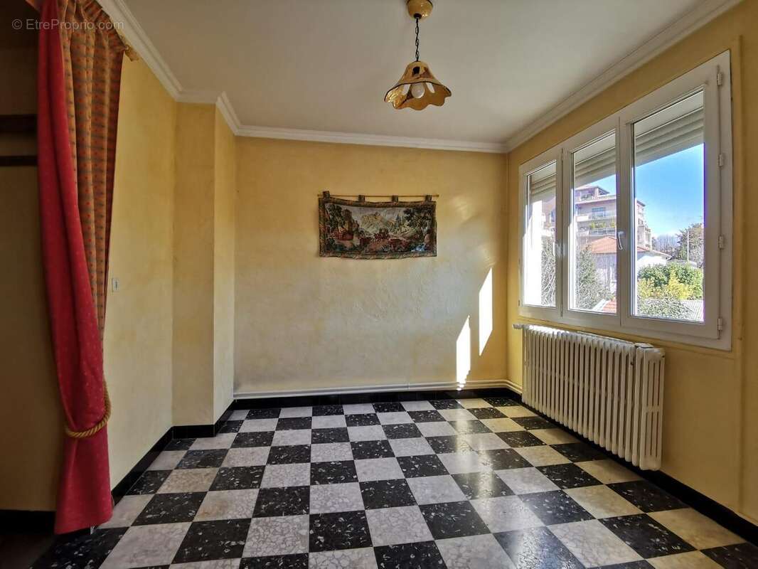   - Appartement à AUBENAS