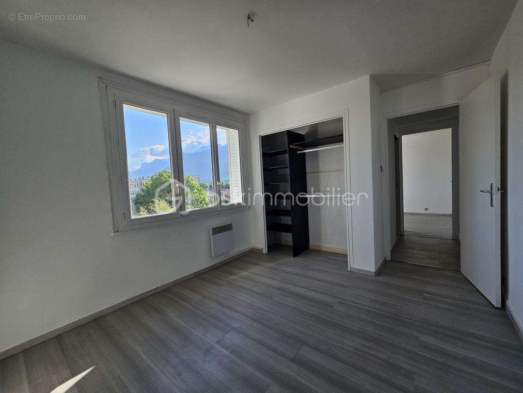 Appartement à LE PONT-DE-CLAIX