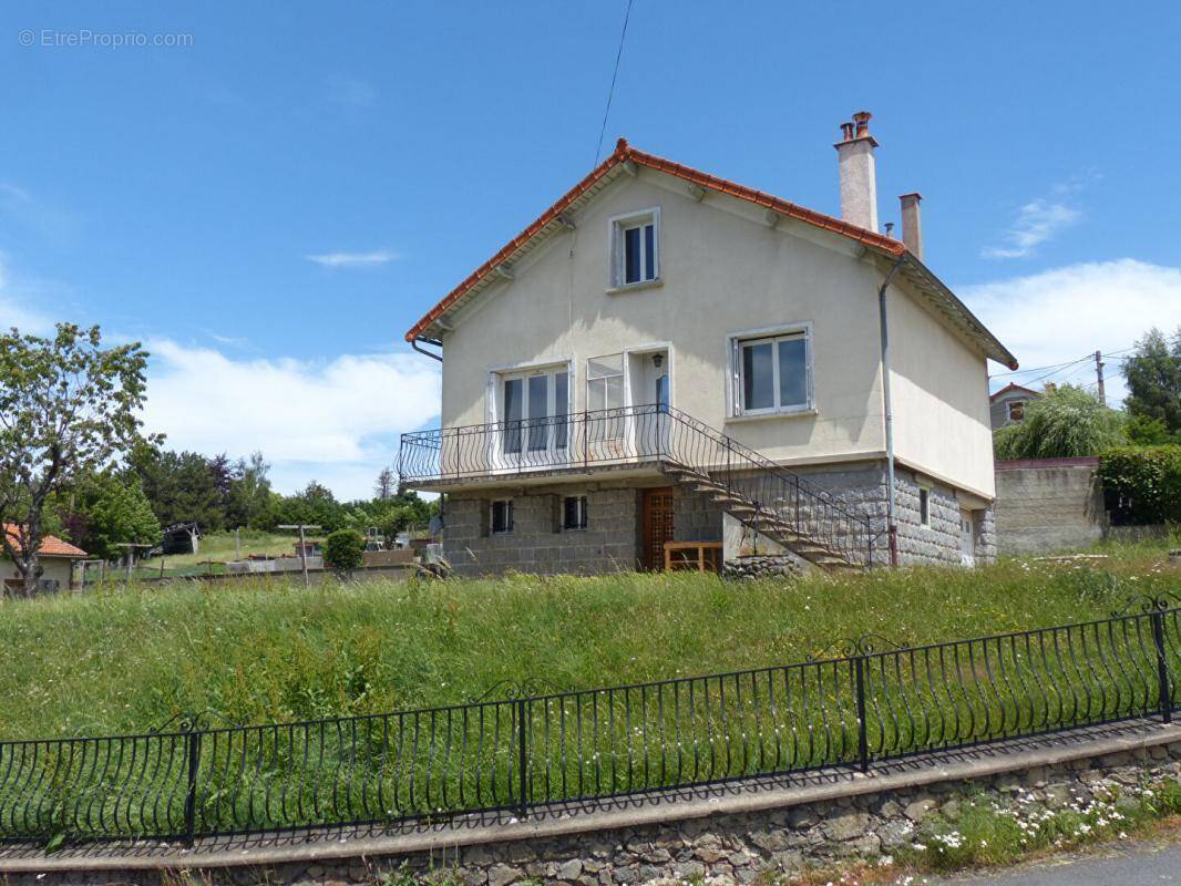 Maison à LAUSSONNE