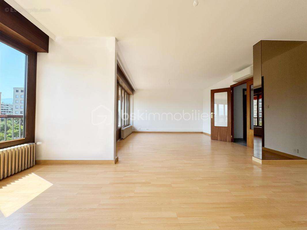 T4 traversant de 107,69 m², 3 chambres avec vue, rénové - photo 4