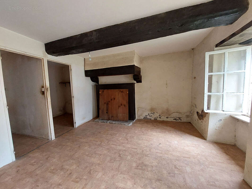 Maison à SAINT-THUAL