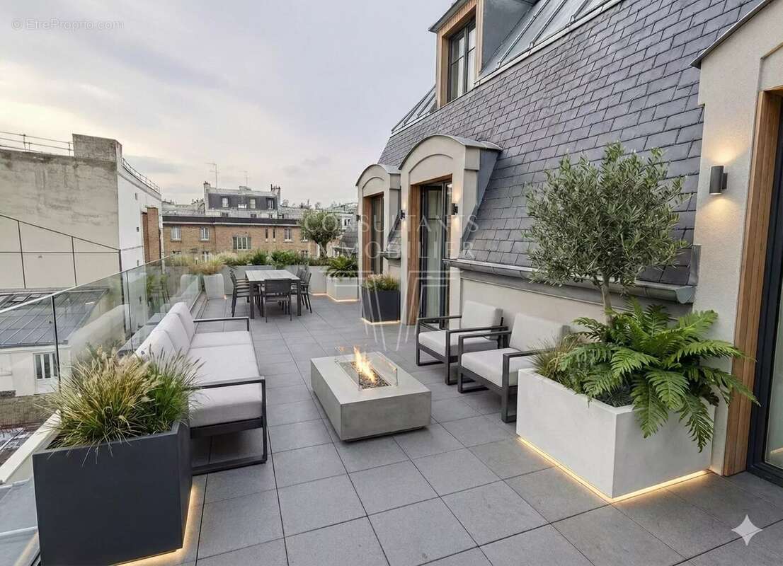 Appartement à PARIS-17E
