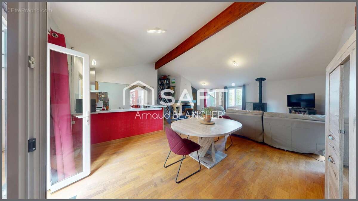 Maison 155 m² à Voeuil-Et-Giget  - photo 4