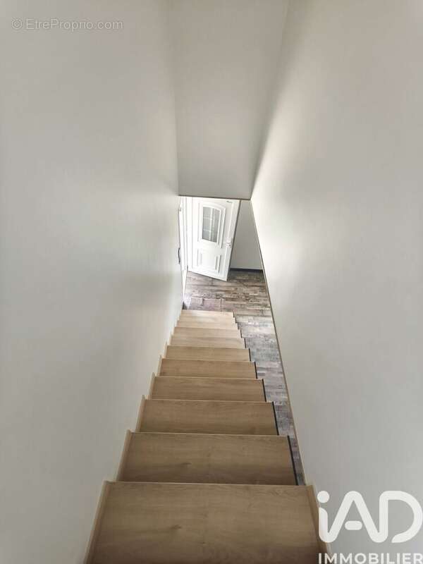 Maison 154 m² à Claira  - photo 8