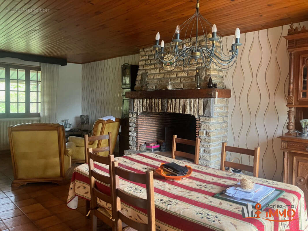 Maison à SURGY