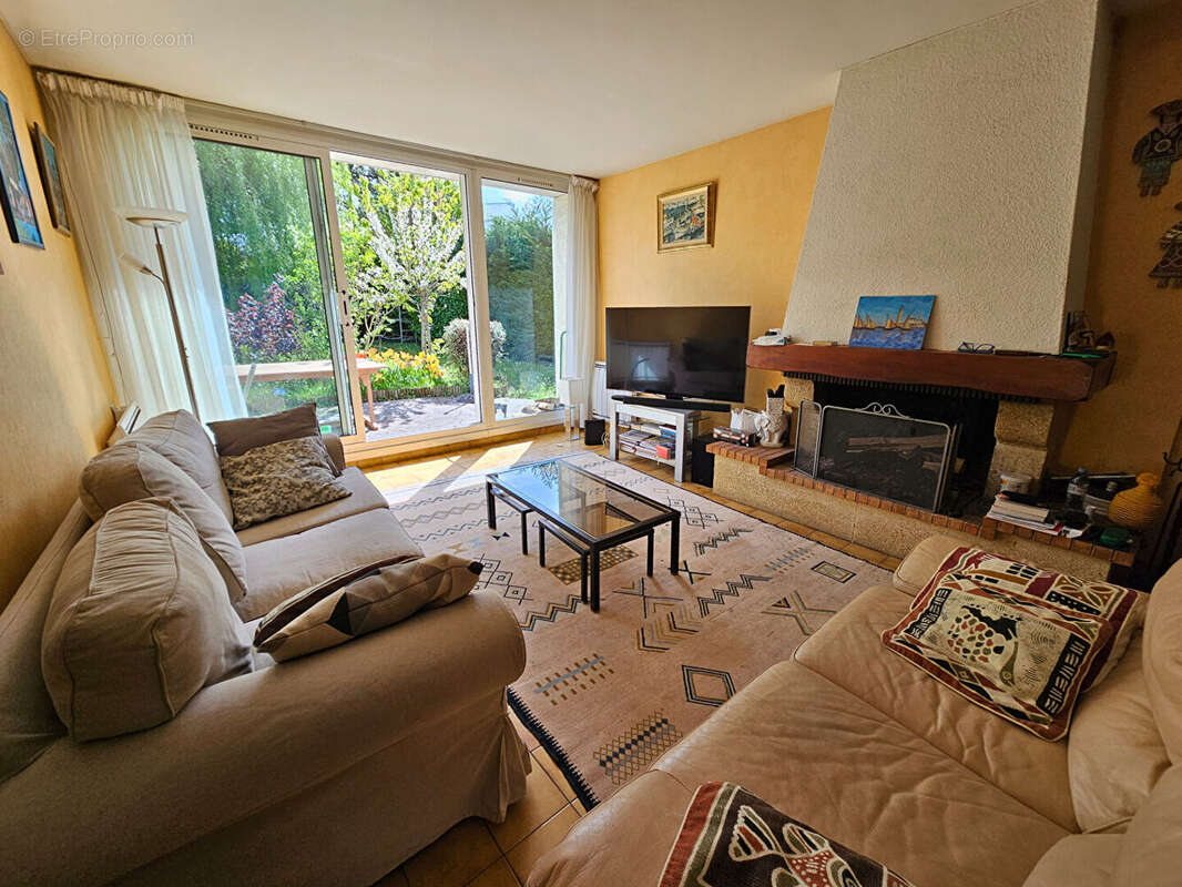 Maison à VOISINS-LE-BRETONNEUX