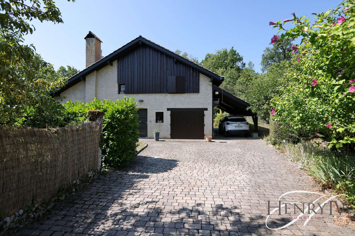Maison 130 m² à Saint-Ismier  - photo 5