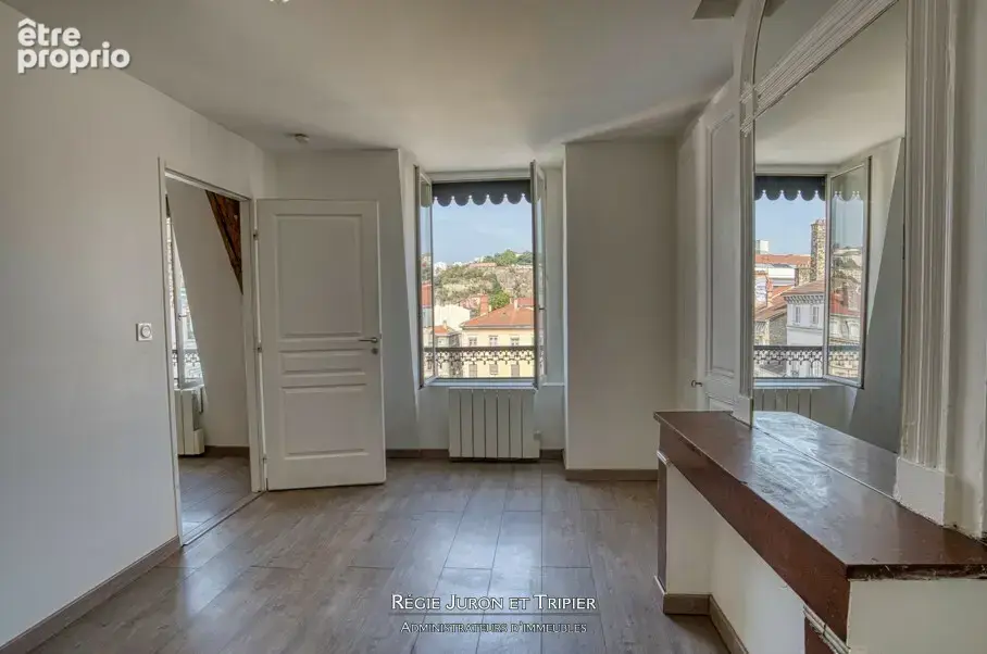 Rue Victor Hugo - Dernier étage avec vue - photo 4