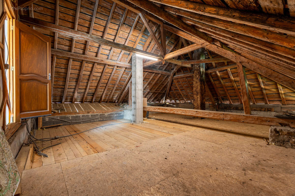 Le Noyer - Ferme rénovée de caractère - potentiel de 336m2 habitable - 2.630m2 de terrain plat - photo 18
