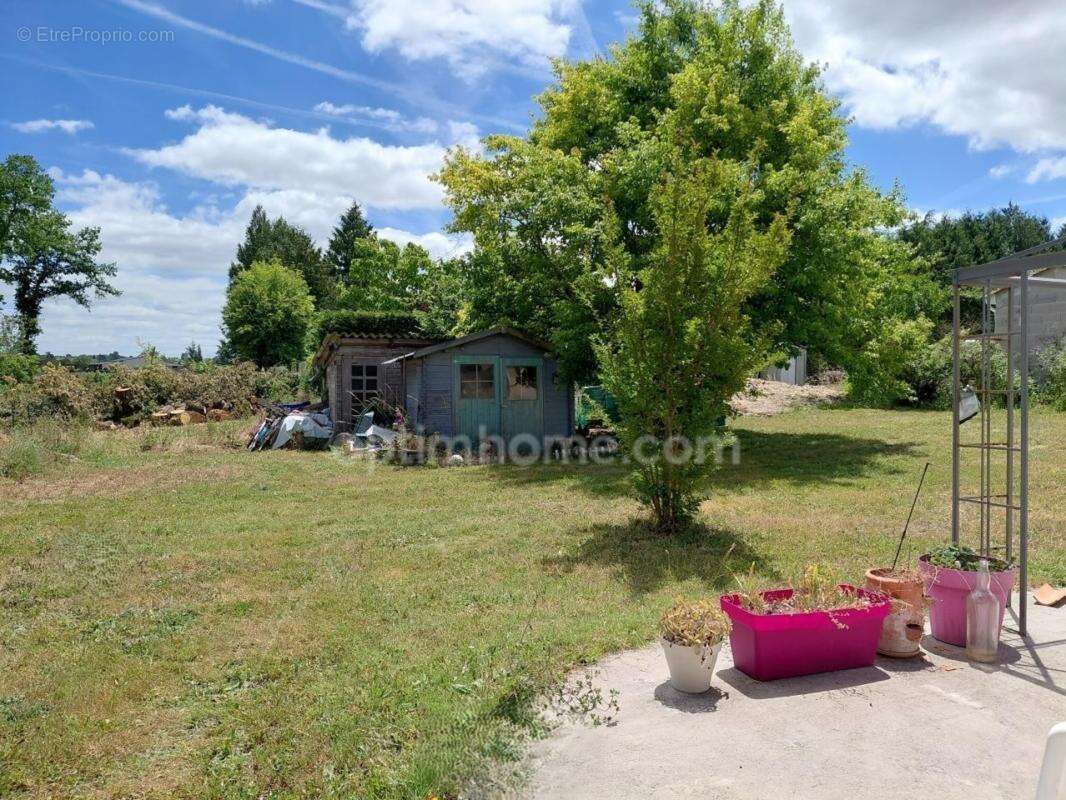 Charente, Châteauneuf, à Birac, maison plain-pied 93 m², 4 chambres, terrain de 1360 m² - photo 4