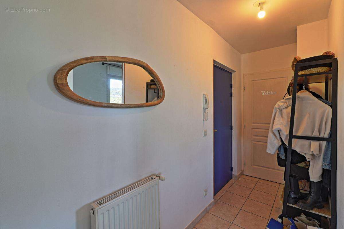 Appartement T2 Bourgoin Jallieu, 48 m² + garage et parking - photo 9