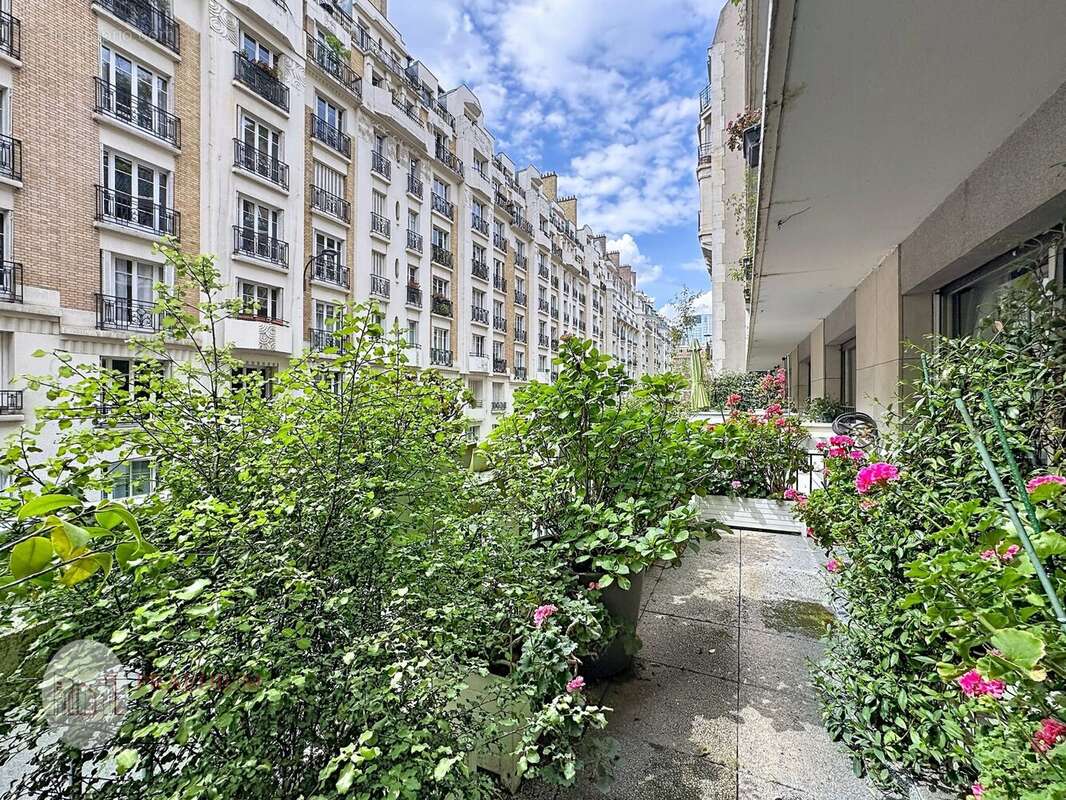 Commerce à PARIS-15E