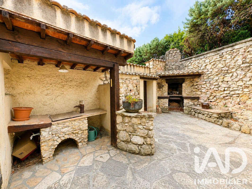 Maison 185 m² à Boulbon  - photo 4