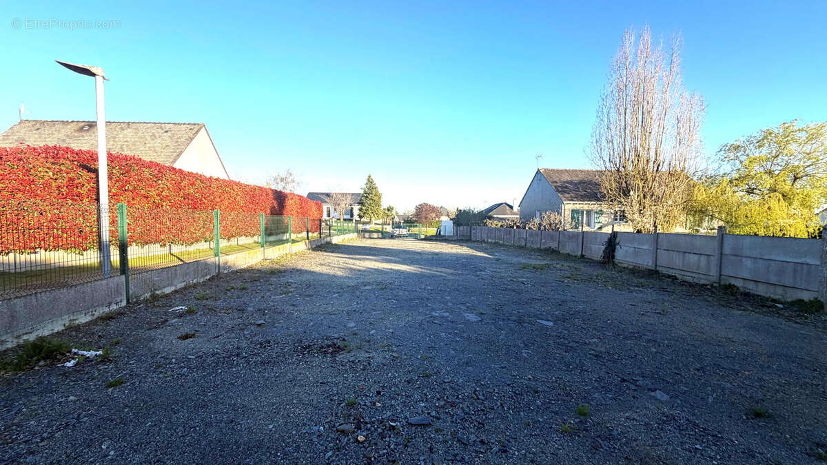 A vendre terrain constructible non viabilisé saint clement de la place - photo 3
