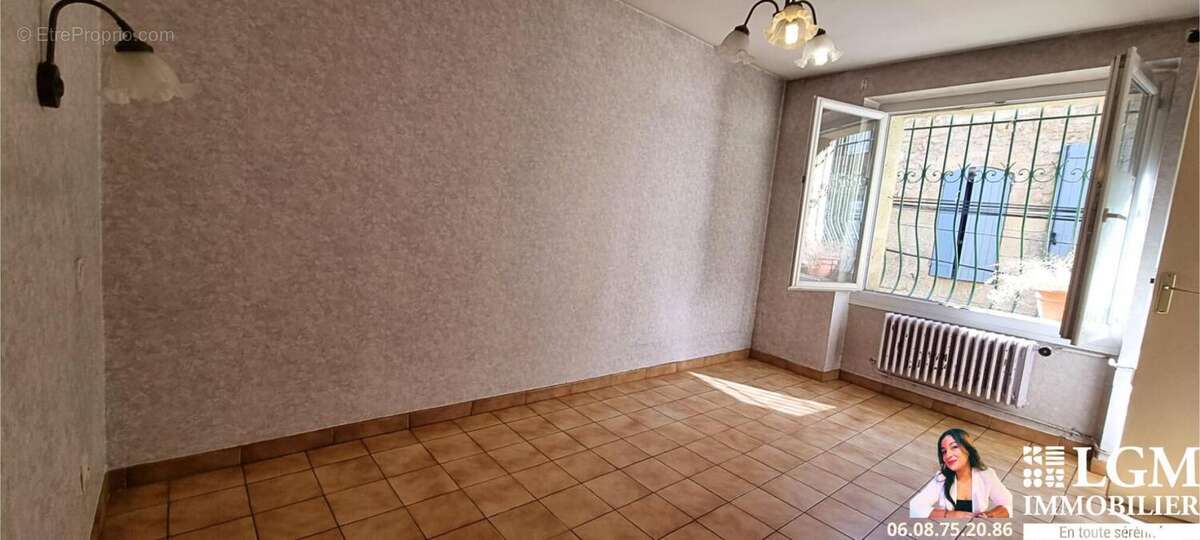 Rognes -Maison de village de caractère 130m² – garage – cave – terrasse - photo 6