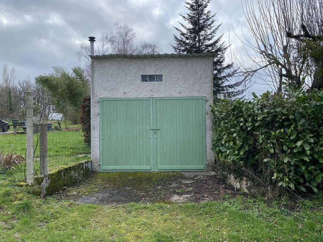 Maison à AZAT-LE-RIS