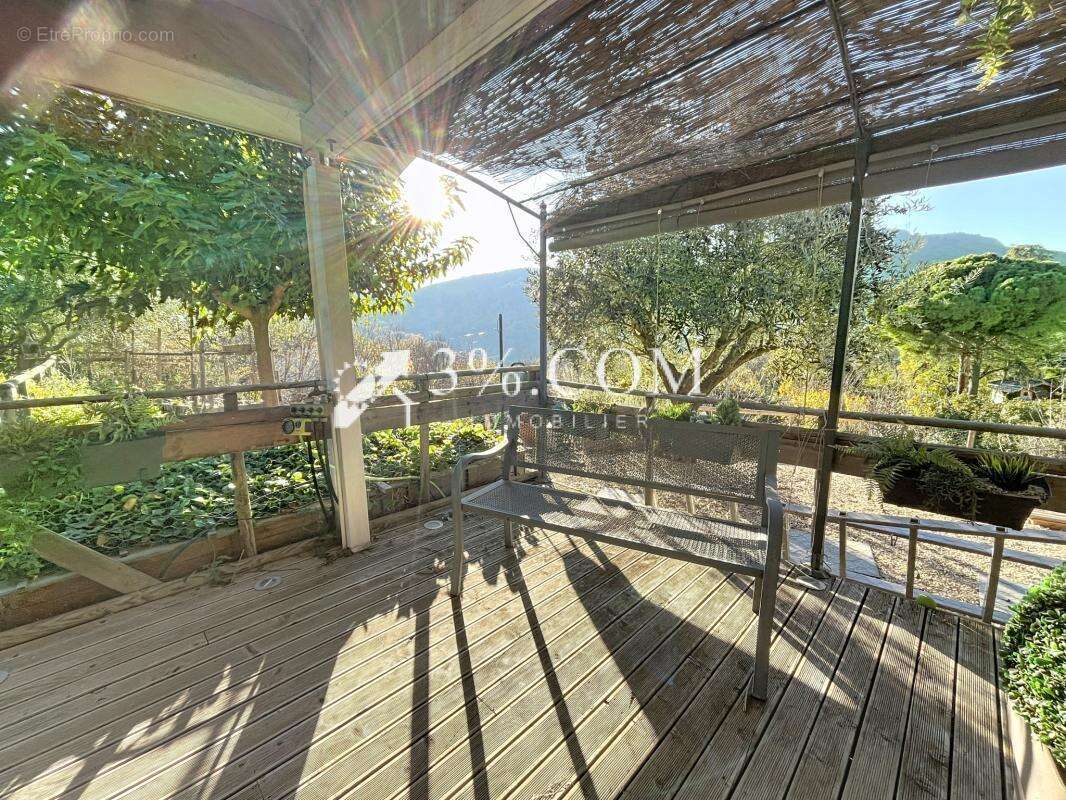 Maison à SAINT-GEORGES-LES-BAINS