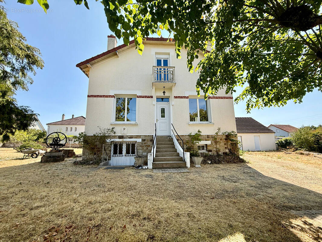 Maison à YZEURE