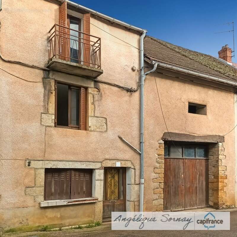  EXCLUSIVITÉ – Maison mitoyenne à fort potentiel de 229 m² sur 3 niveaux avec garage – Sellières - photo 2