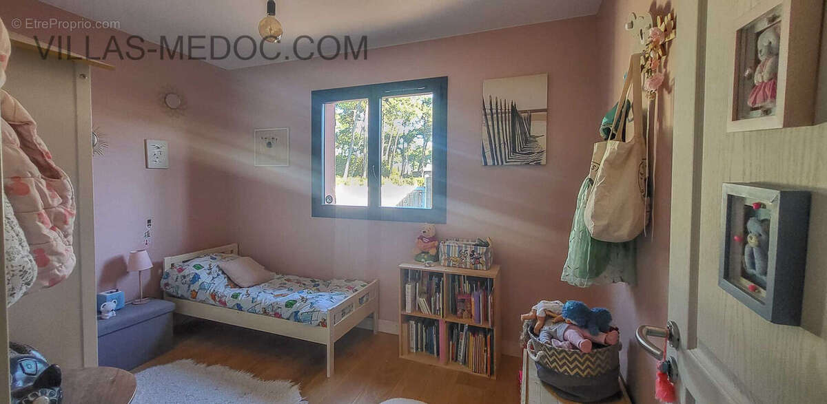 Maison à VENDAYS-MONTALIVET