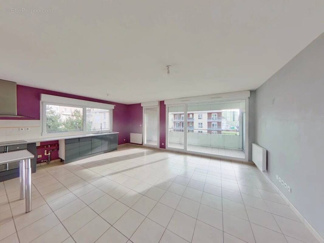 Appartement à SAINT-PRIEST-EN-JAREZ
