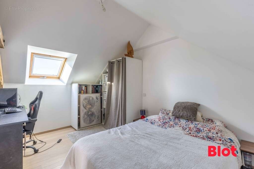 Maison à MONTREUIL-SUR-ILLE