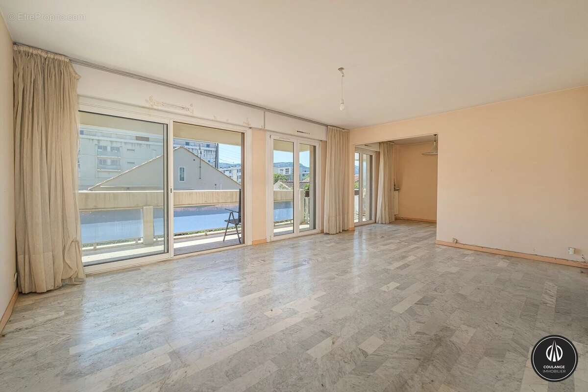 Appartement à MARSEILLE-8E