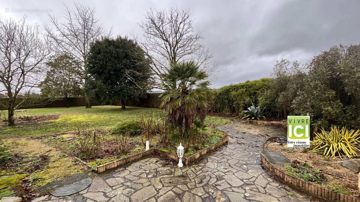 Maison à LA CHAPELLE-BASSE-MER