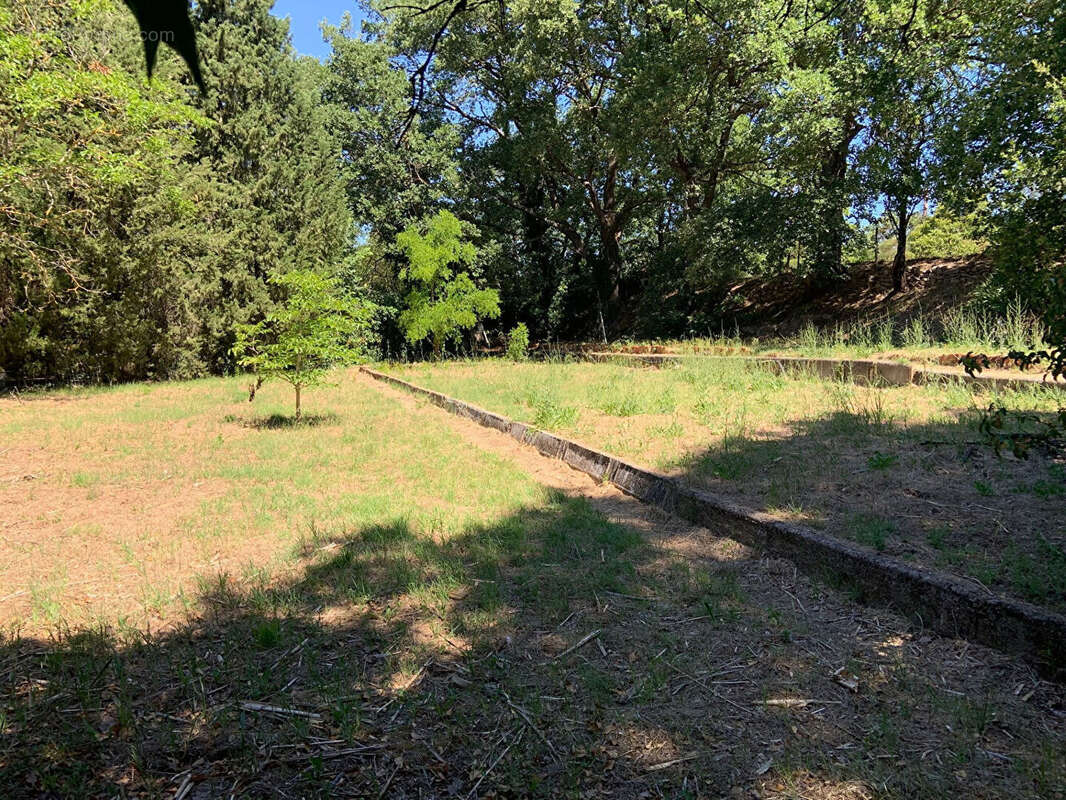 Terrain à TRETS