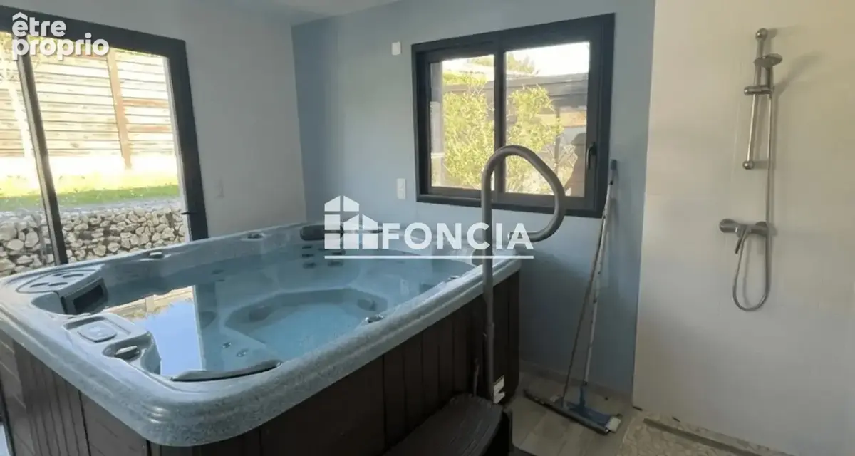 Maison moderne de 2015 188 m² avec piscine et prestations complètes - photo 7