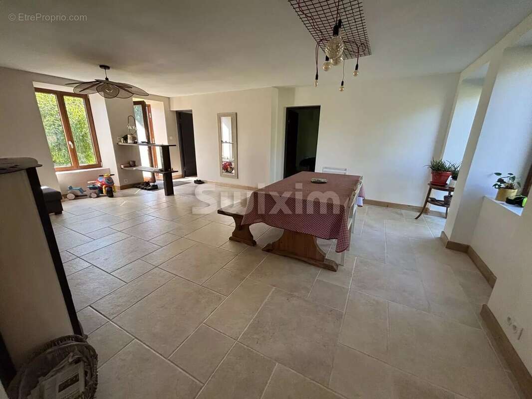 Maison à QUARRE-LES-TOMBES