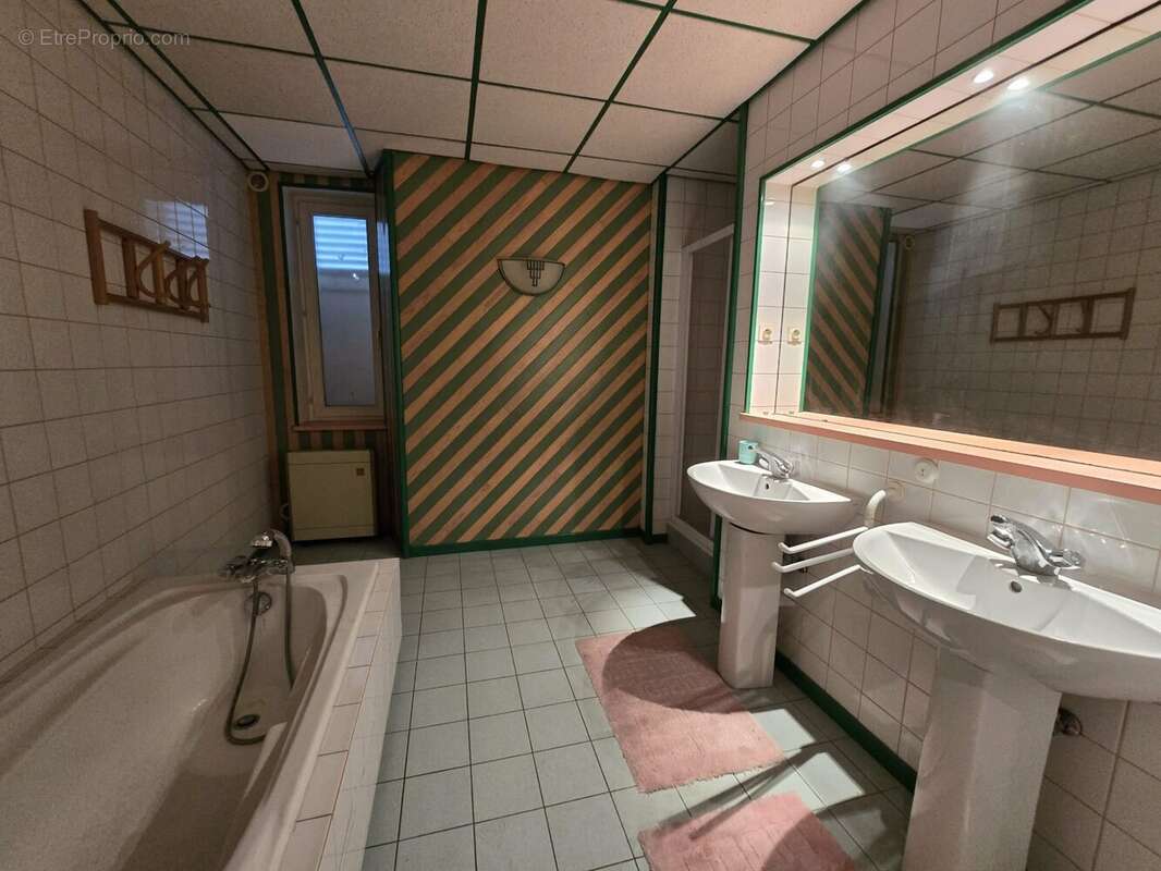 s. de bains 1er étage - Appartement à PONT-A-MOUSSON